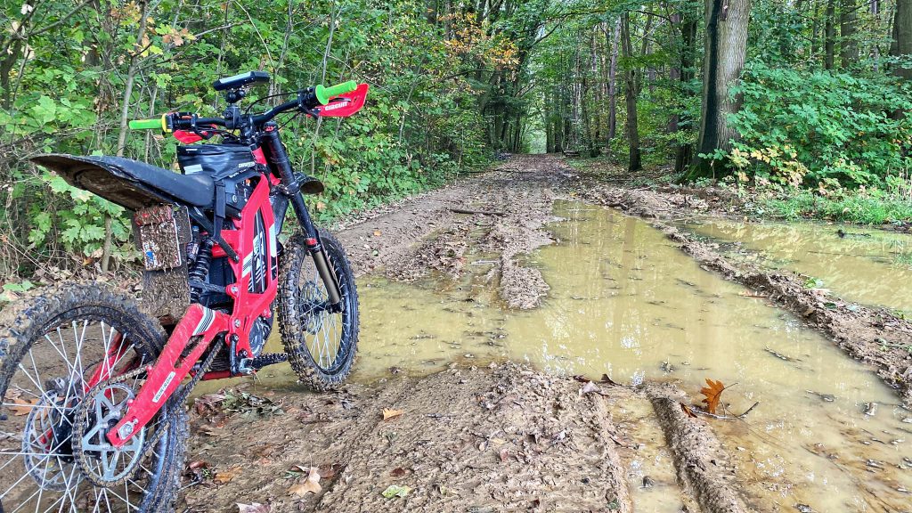 elektrisch enduro Sur-Ron Endurofun Herfstrit 16